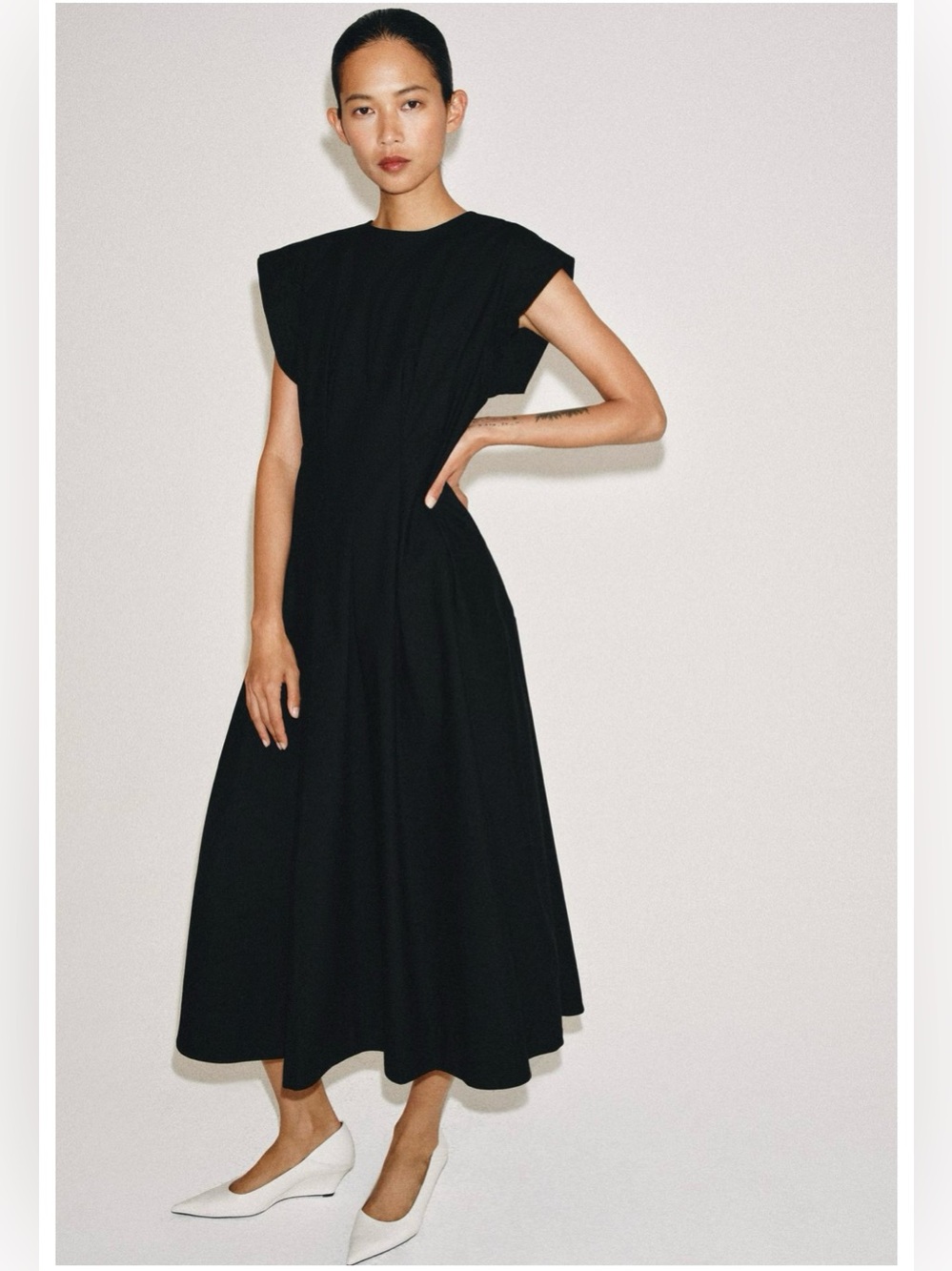 NWT Zara Womens Midi Poplin pleated Black dress size XS